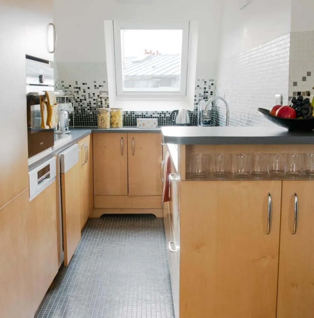 Eiffel 2Br Avenue Apartment Paris