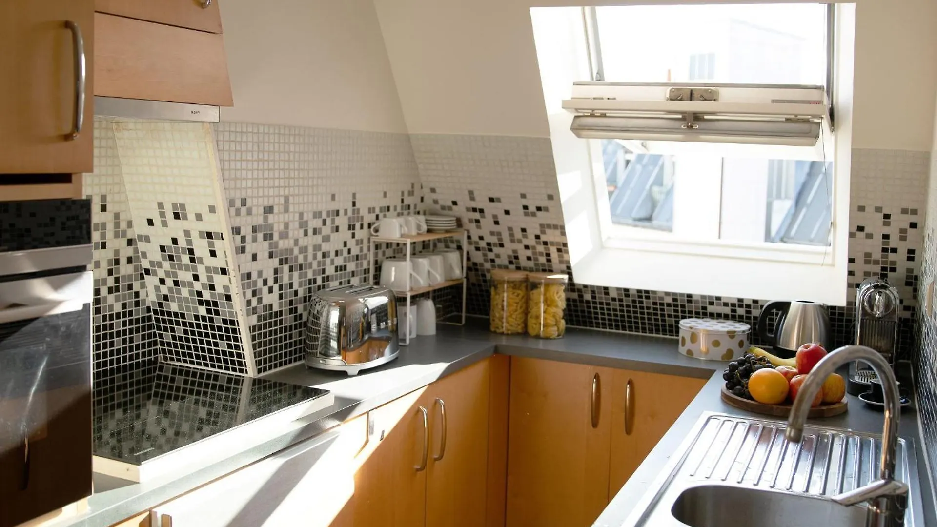 Eiffel 2Br Avenue Apartment Paris